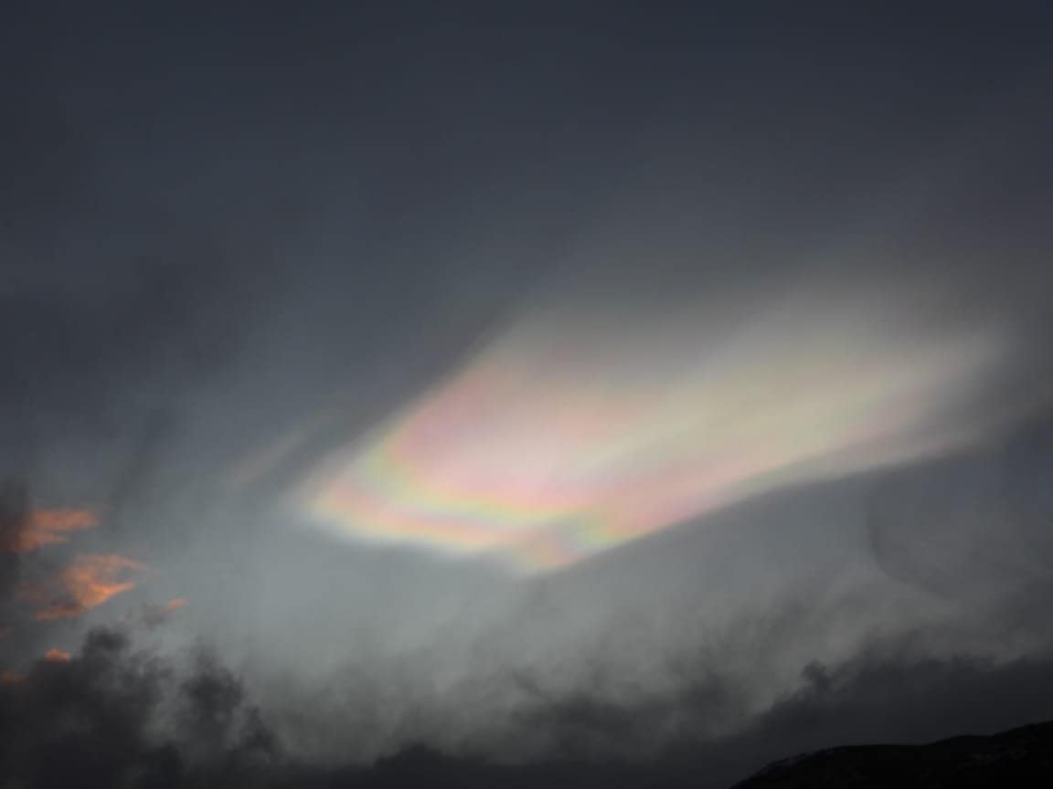 Nubes Nacaradas sobre Magallanes: un fenómeno atmosférico deslumbra los cielos del sur