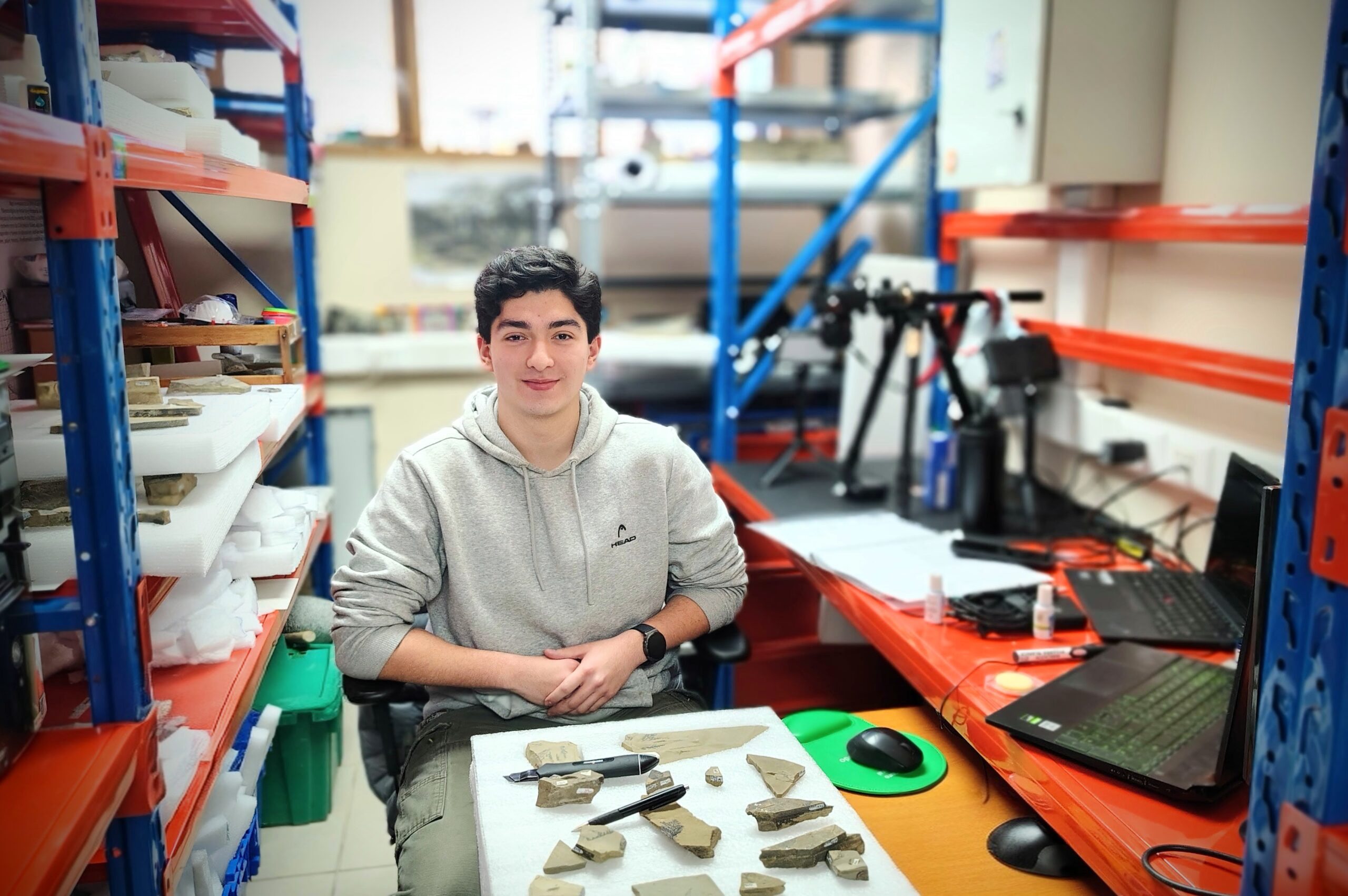Estudiante de Geología fortalece colección paleontológica del INACH con nuevo software de gestión