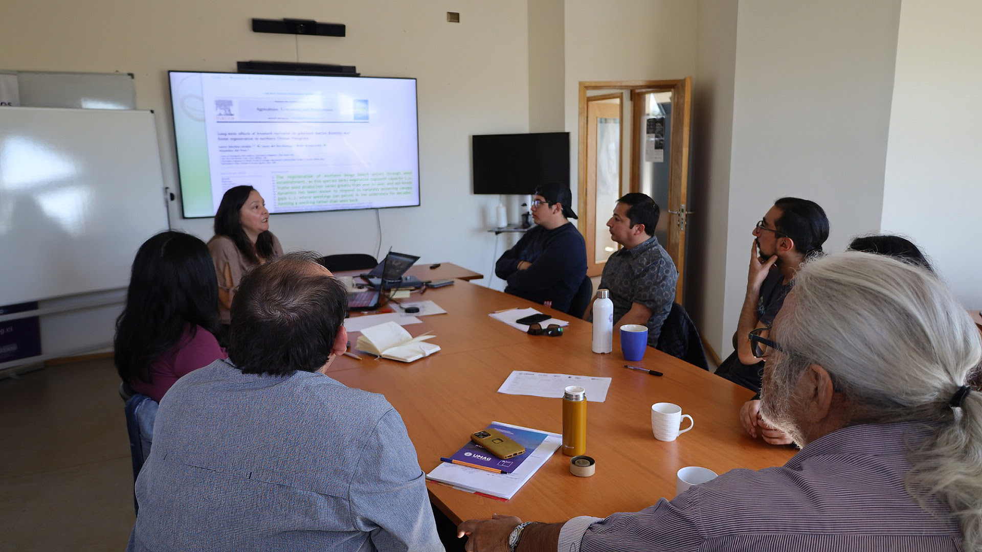 Investigadores del Centro Internacional Cabo de Hornos dialogan sobre impactos de la ganadería en bosques subantárticos de la Patagonia